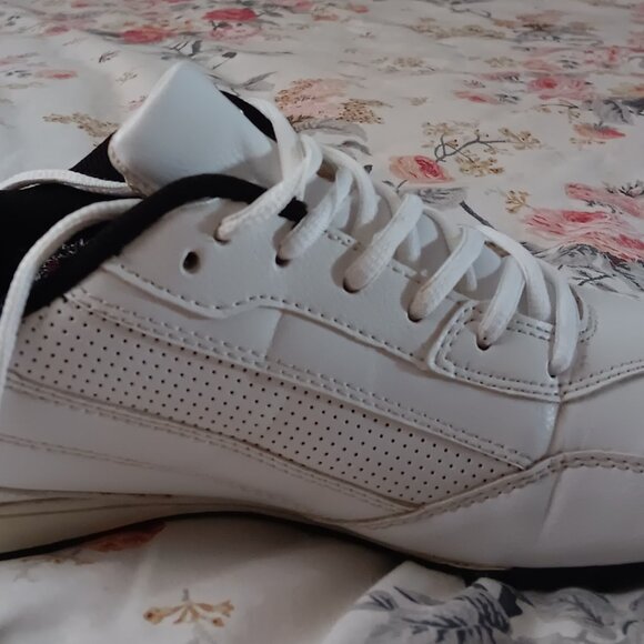 Fila women's 10 EU41.5 vintage white sneakers - Picture 9 of 14